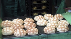 258Ameyoko_melonpan.jpg