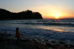 girl_watching_sunset.jpg