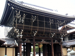 258Nishi-Hongaji_gate.jpg