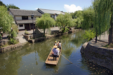 Kurashiki Bikan historical quarter in Kurashiki (photo by 663highland - Creative Commons license)