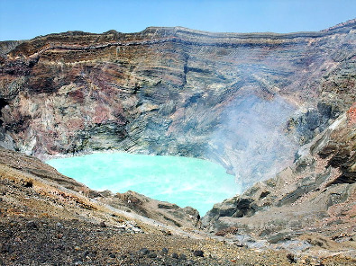 Mount Naka-dake, Aso area (photo by Igorberger - Creative Commons licence)
