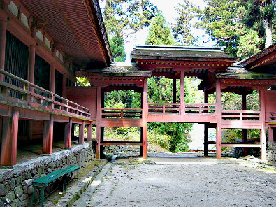 Ninaido, Enryaku-ji Temple, Kyoto (photo by Oilstreet)