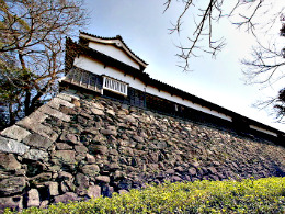 Remains of Fukuoka Castle (photo by Pontafon - Creative Commons licence)