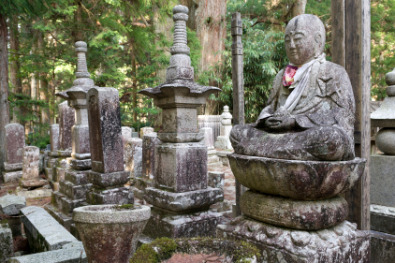 Okuno-in Cemetery, Kōya-san (&copy; Jordi Solé Marimon / iStockphoto.com)
