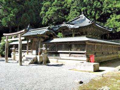 Tokugawa Mausoleum, Kōya-san (photo by KENPEI - Creative Commons licence)