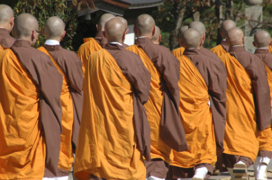 Buddhist monks at Kōya-san (&copy; P.M. Augustavo / iStockphoto.com)