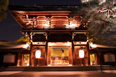 Meiji-jingū Shrine at night