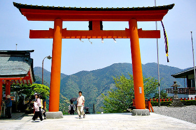 Torii gate, Kumano Nachi Taisha (photo by 663highland- Creative Commons licence)