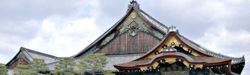 Roof detail of the Ninomaru Palace, Nijō-jō Castle, Kyoto (photo by Mandylion)