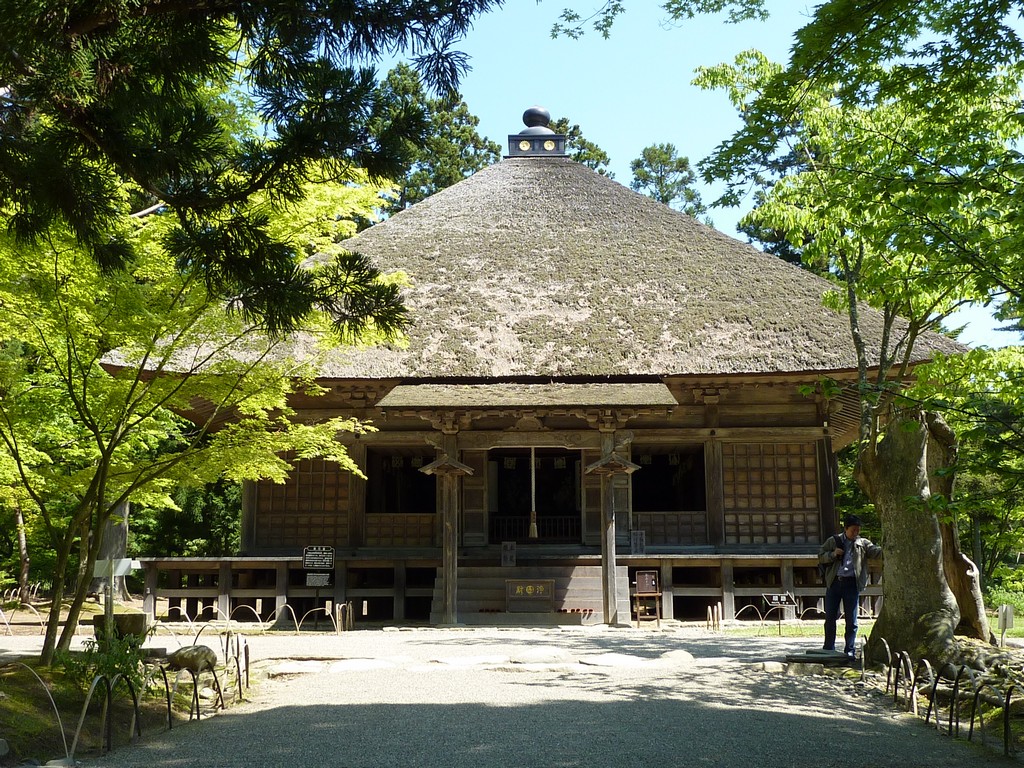 Jogyo-do Hall, Motsu-ji Temple, Hiraizumi (© Wa-pedia.com)