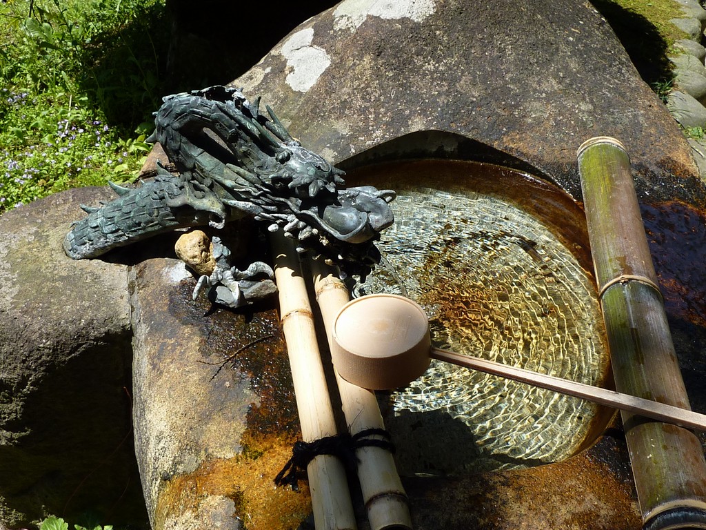 Dragon fountain, Hiraizumi (© Wa-pedia.com)