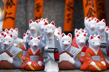 Shinto fox statuettes